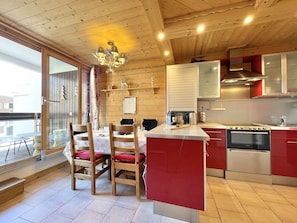 Coffee/tea maker, fridge, microwave, oven - (SO.206) Large 2-room chalet-style apartment Les Menuires (Les Menuires)