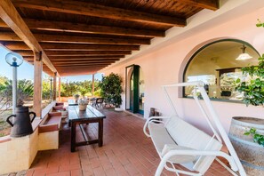 Outdoor dining - Villa 'S Venardia Gallipoli' with Sea View, Wi-Fi and Air Conditioning (Gallipoli)