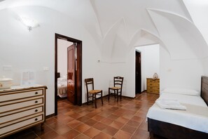 2 bedrooms, iron/ironing board, WiFi, bed sheets - Villa 'S Venardia Gallipoli' with Sea View, Wi-Fi and Air Conditioning (Gallipoli)