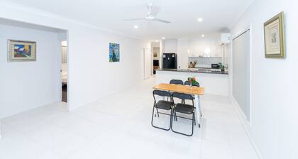 Modern Park Ridge Haven – Perfect for Families!