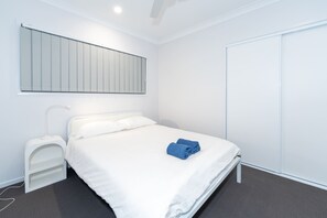 4 slaapkamers, een strijkplank/strijkijzer, internet, beddengoed