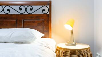 4 habitaciones, tabla de planchar con plancha y acceso a internet