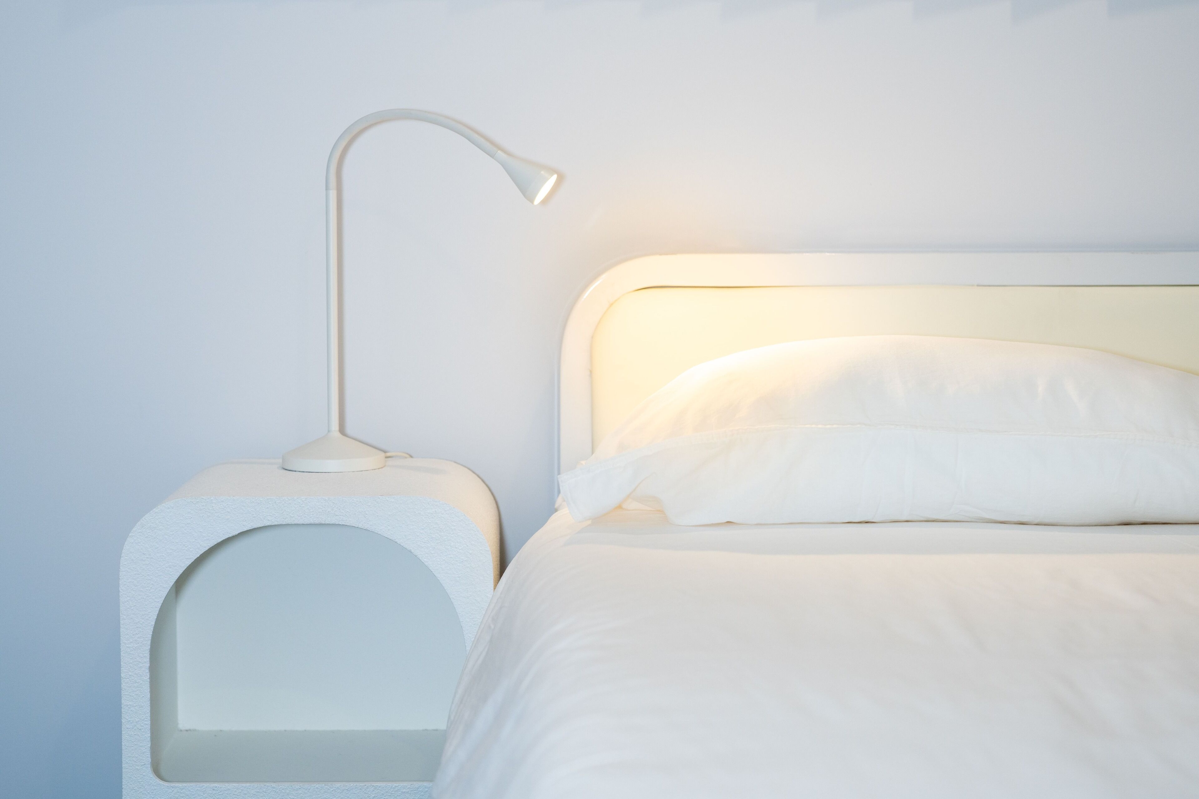 4 bedrooms, iron/ironing board, internet, bed sheets