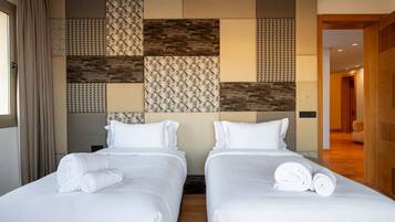 4 sovrum, vÀrdeförvaringsskÄp pÄ rummet och strykjÀrn/strykbrÀda