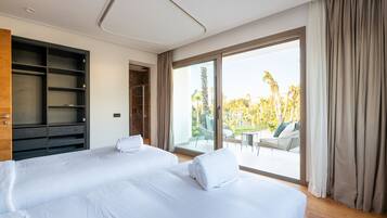 4 chambres, coffres-forts dans les chambres, fer et planche Ă repasser