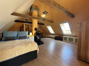 2 bedrooms, travel cot, free WiFi, bed sheets - Private accommodation, entire fisherman's cottage in Garz near Kayser`s (Garz)