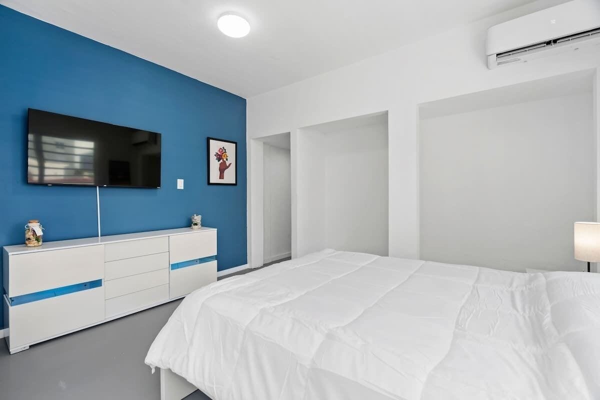 1 slaapkamer, een strijkplank/strijkijzer, gratis wifi, beddengoed