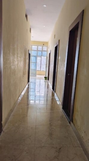 Lobby - New Sandhya Guest House (Varanasi)