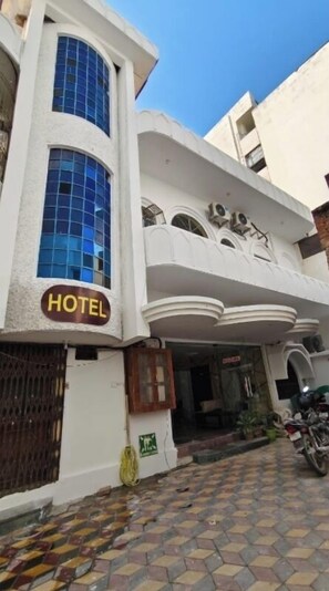Exterior - New Sandhya Guest House (Varanasi)