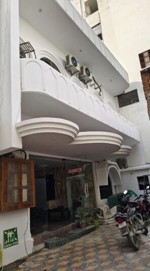 Exterior - New Sandhya Guest House (Varanasi)