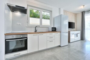 Fridge, microwave, oven, stovetop - One-bedroom Apartment with Balcony - C1 Infinity (Novalja)