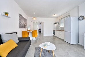 TV - One-bedroom Apartment with Balcony - C1 Infinity (Novalja)