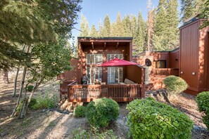 Property grounds - Ridge Court # 13 by Tahoe Getaways - 3BR Palisades Condo w/ Ski Shuttle (Alpine Meadows)