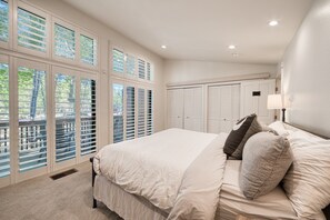 3 bedrooms, desk, iron/ironing board, travel cot - Ridge Court # 13 by Tahoe Getaways - 3BR Palisades Condo w/ Ski Shuttle (Alpine Meadows)