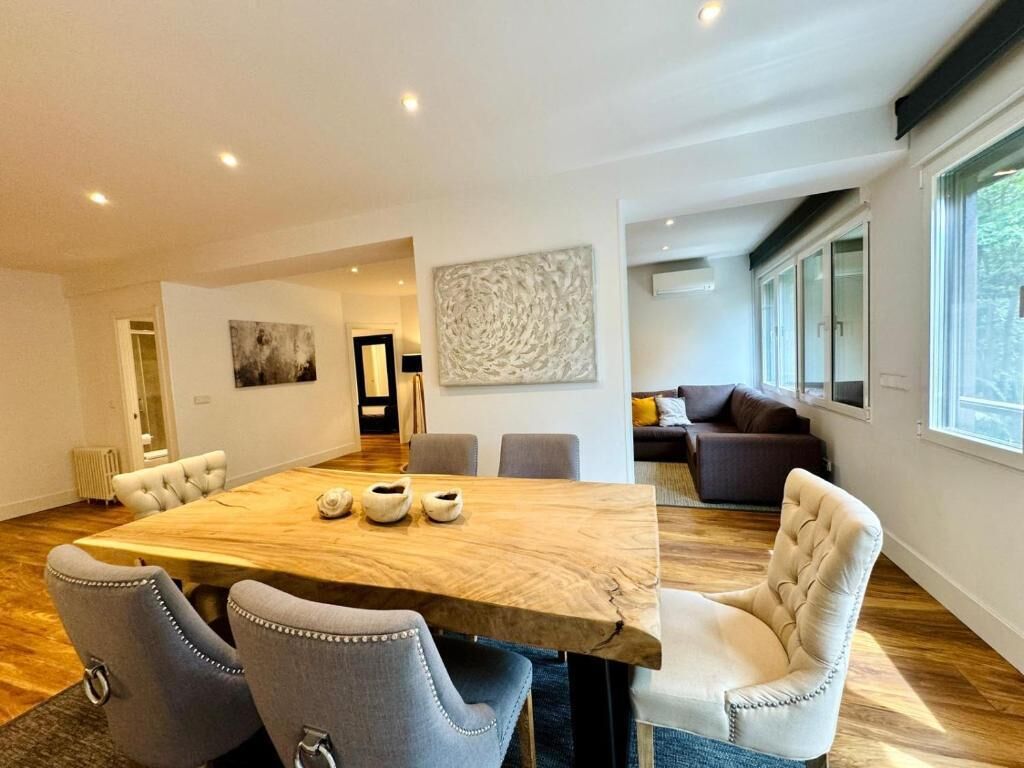 Luxury Apartment | Living area | Flat-screen TV