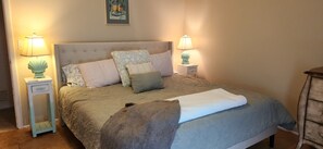 3 bedrooms, iron/ironing board, Internet, bed sheets - Seahorse Pool Hideaway 3.5 M to Nokomis Beach (Nokomis)