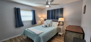 Iron/ironing board, Internet, bed sheets