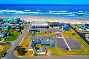 Exterior - Ocean View Room Perfect for Budget-Friendly Family Nye Beachside Vacations (Newport)