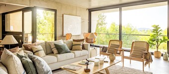 Villa Angelu : Architectural Jewel with Swimming Pool