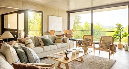 Villa Angelu : Architectural Jewel with Swimming Pool