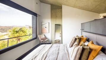 4 slaapkamers, een strijkplank/strijkijzer, internet, beddengoed