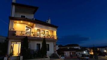 3 عدّة غرف نوم وخدمة الإنترنت