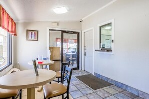 Dining - Inviting 4-Unit Stay at Garden Inn – Affordable Room Near Comstock Field (Richmond)