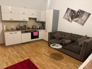 Basic Apartment | Private kitchen - Comfort 1BR Studio Near Matzleinsdorfer (Vienna)