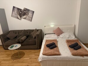 Basic Apartment | Iron/ironing board, free WiFi - Comfort 1BR Studio Near Matzleinsdorfer (Vienna)