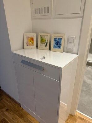 Basic Apartment | Bathroom - Comfort 1BR Studio Near Matzleinsdorfer (Vienna)