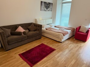 Basic Apartment | Interior - Comfort 1BR Studio Near Matzleinsdorfer (Vienna)