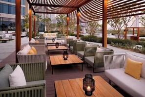 Lobby sitting area - Vogue | Vida Hills | Golf Club view | near Marina (Dubai)