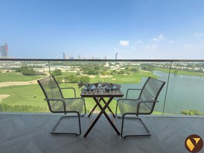 Luksushuoneisto, parveke, näköala golfkentälle | Näkymä parvekkeelta