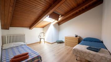 Una scrivania, Wi-Fi, lenzuola