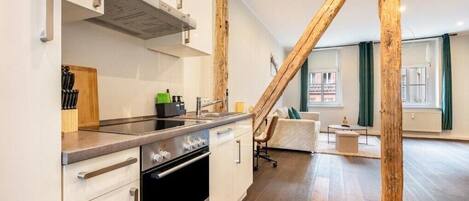 Microondas, horno, placa de cocina, lavavajillas