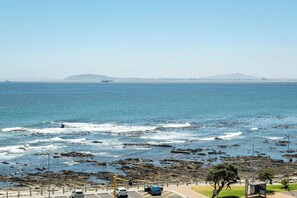Apartment | 2 bedrooms, desk, Internet - 2bed Mouille Point Apartment w Amazing Cape Views (Cape Town)