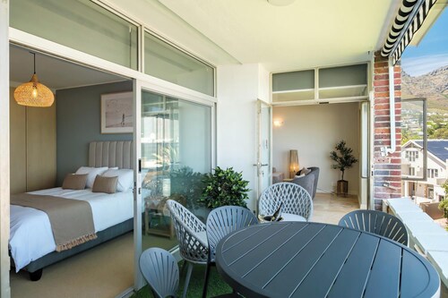 Camps Bay Seaside Beach View Apartment Palm Bay