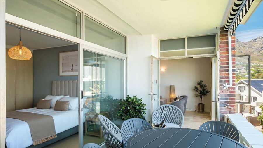 Camps Bay Seaside Beach View Apartment Palm Bay