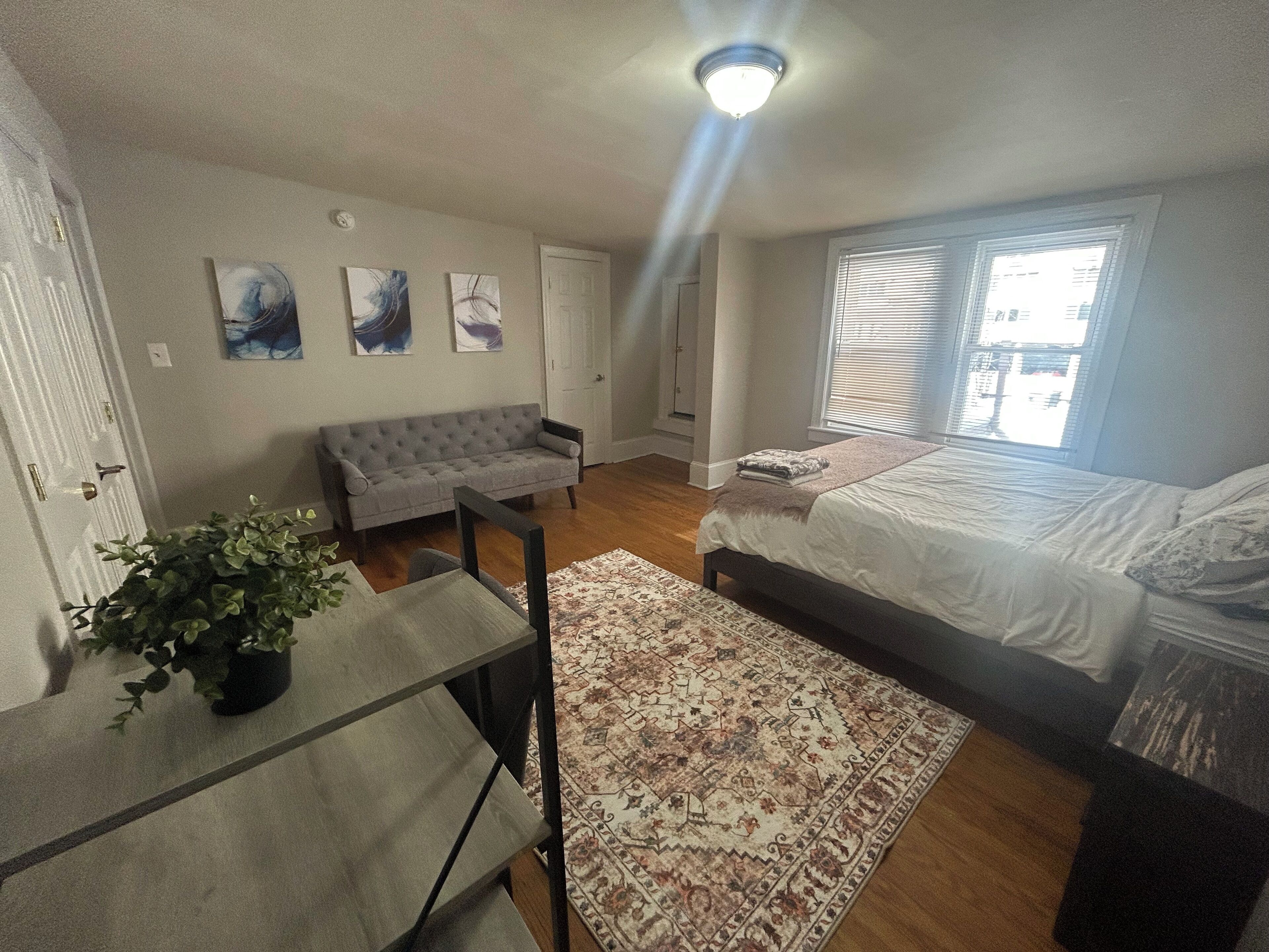 2 bedrooms, internet, bed sheets