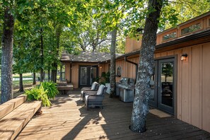 Terrace/patio - "Peace" of Heaven. Private lake. Fish dock.4Bd2.5Ba (Mead)