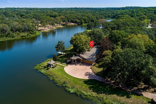 Aerial view - "Peace" of Heaven. Private lake. Fish dock.4Bd2.5Ba (Mead)