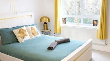 1 dormitorio, tabla de planchar con plancha, wifi y ropa de cama