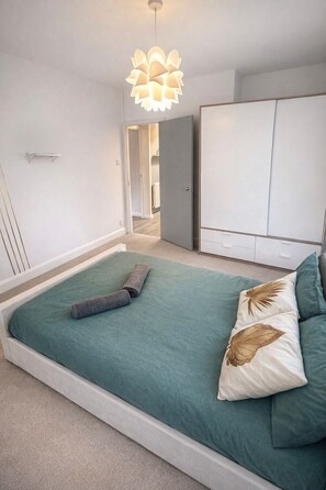 1 slaapkamer, een strijkplank/strijkijzer, wifi, beddengoed