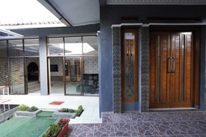 Exterior - Hotel O 94911 Syariah Anggrek Guest Hous (Katapang)