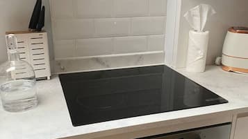 KĂŒhlschrank, Mikrowelle, Ofen, Toaster