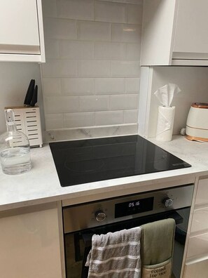 Kühlschrank, Mikrowelle, Ofen, Toaster