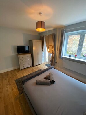 1 多间卧室、熨斗/熨衣板、WiFi、床单