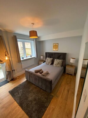 1 slaapkamer, een strijkplank/strijkijzer, wifi, beddengoed