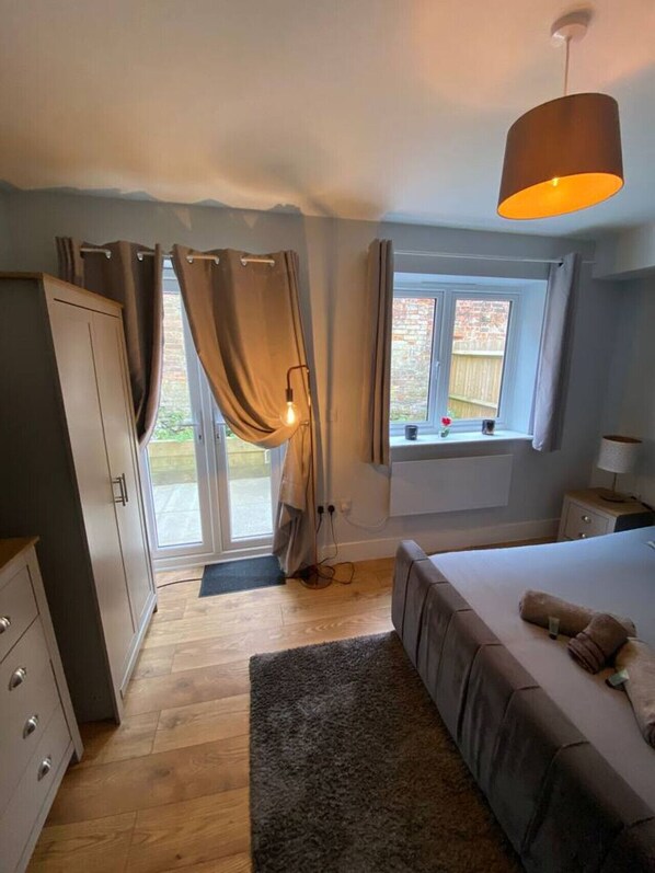 1 غرفة نوم ومكواة/لوح كي وواي فاي و�ملاءات أسرّة