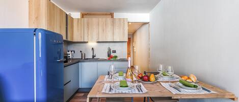 Standard Studio, Mountain View (Studio Valleverde 21D Ski In Ski Out) | Private kitchen | Fridge, oven, stovetop, coffee/tea maker